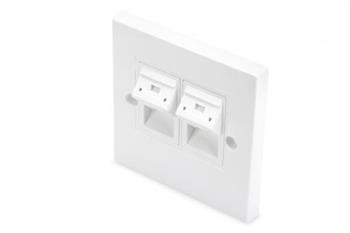 DIGITUS čelní deska pro Keystone Jacks, 2x protiprachový kryt RJ45, 86x86mm + střední deska, čistá bílá, britský typ